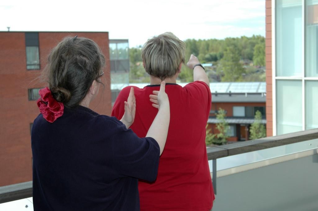 Kuvailu-alasivulle. Selkään kuvailua asiakaalle.